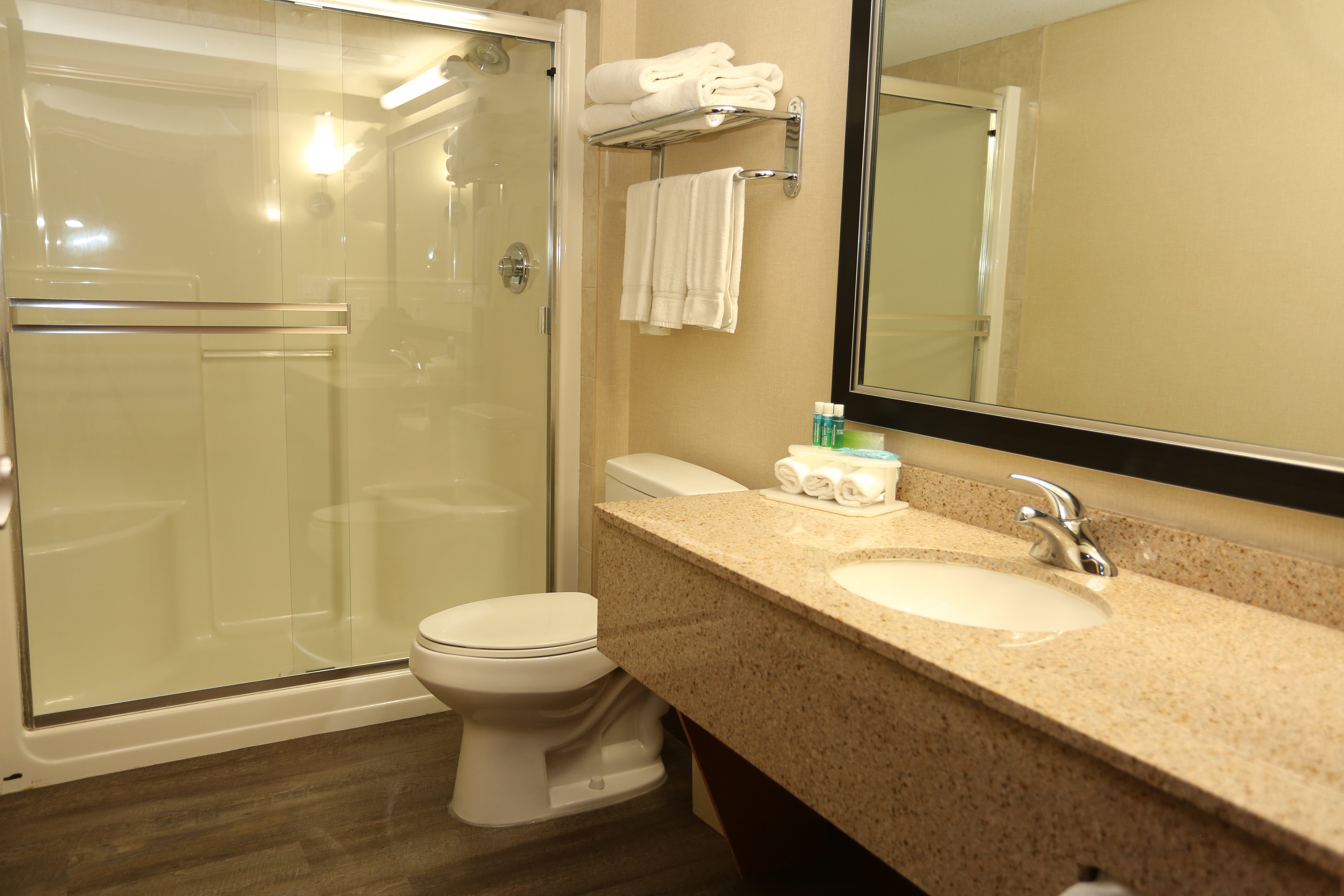 Holiday Inn Express Vernon 59/61