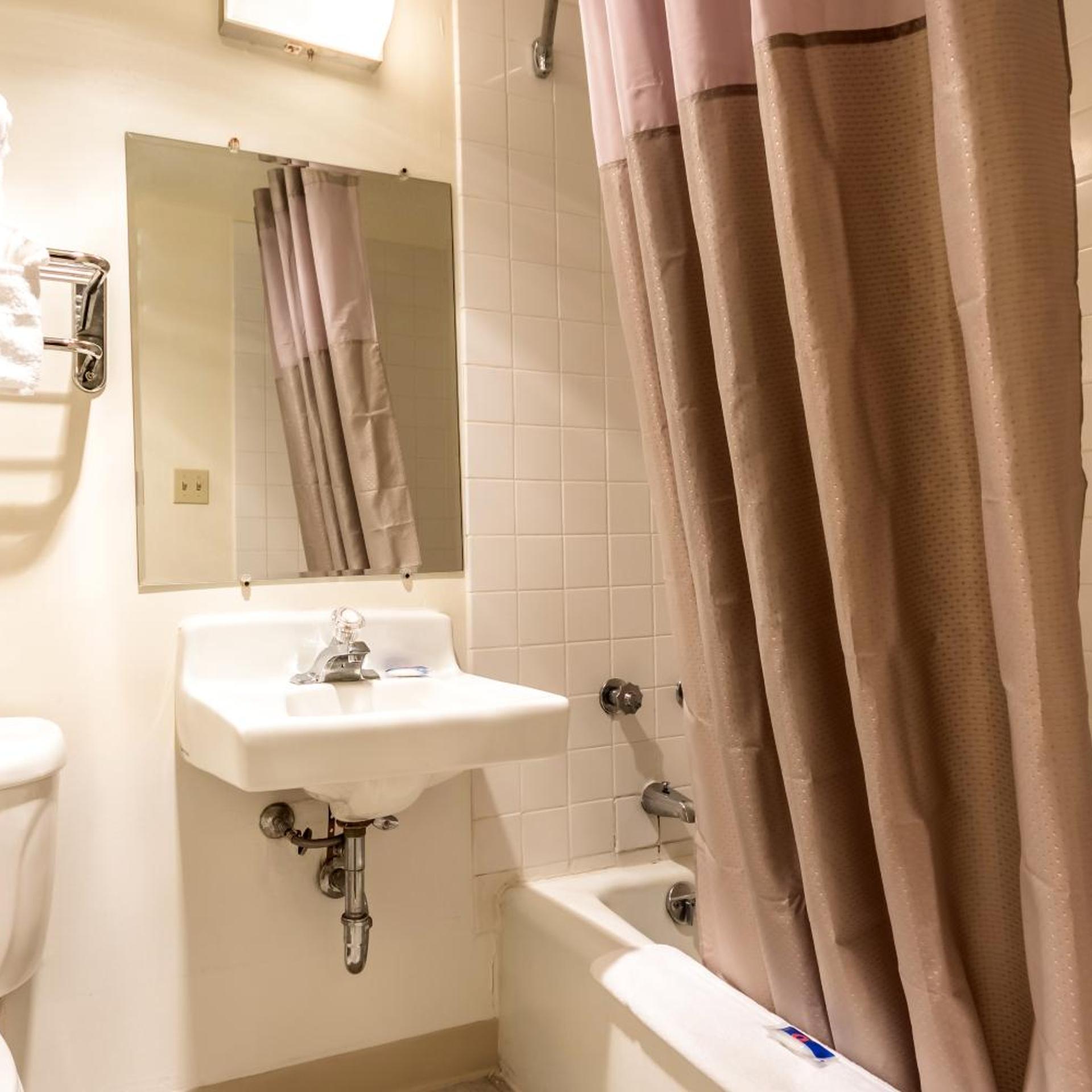 غرفة بسرير كوين لغير المدخنين، Motel6 Butte, MT - Historic City Center 10/10