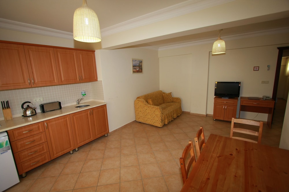 Sea Breeze Hotel And Apartments 32/50