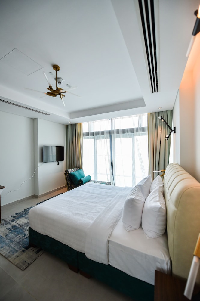Waterfront Hotel Apartment 14/54