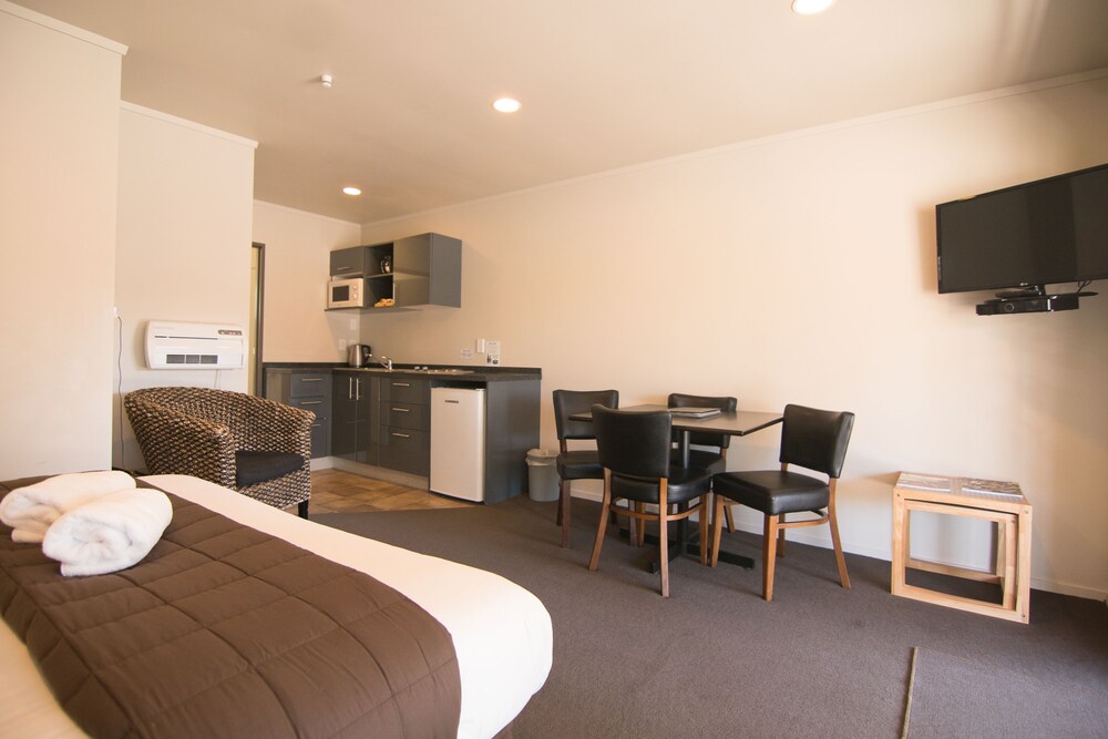 Parklands Motor Lodge 15/56