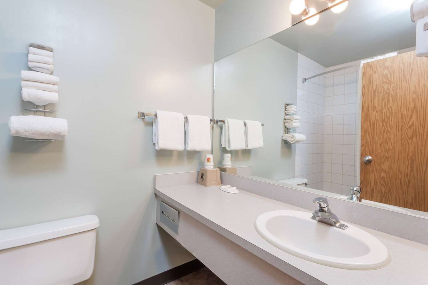 Days Inn by Wyndham Taber 20/21