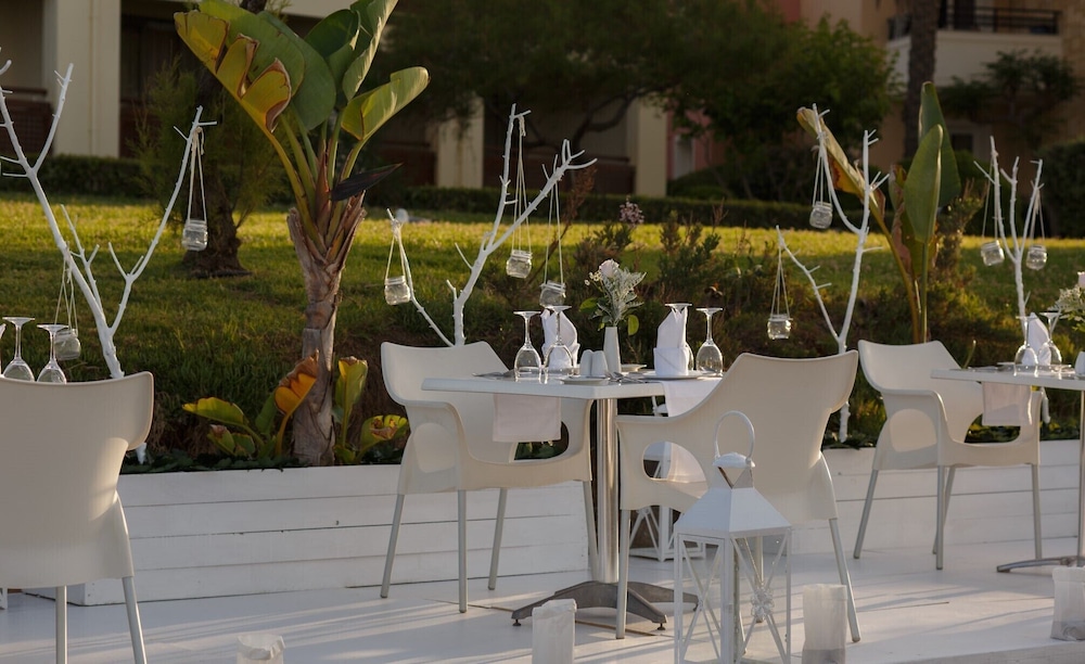 Giannoulis Santa Marina Plaza 33/50