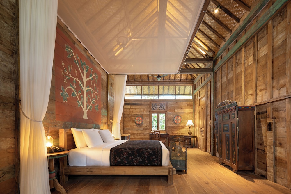 Wooden, Suite, King Bed
