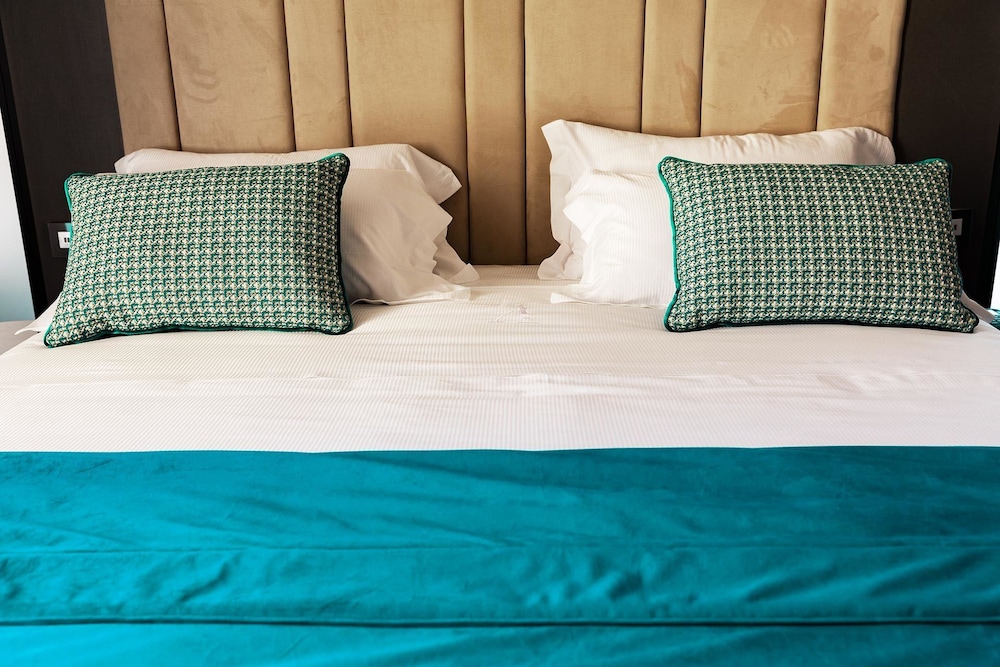 Amadomus Luxury Suites 27/46