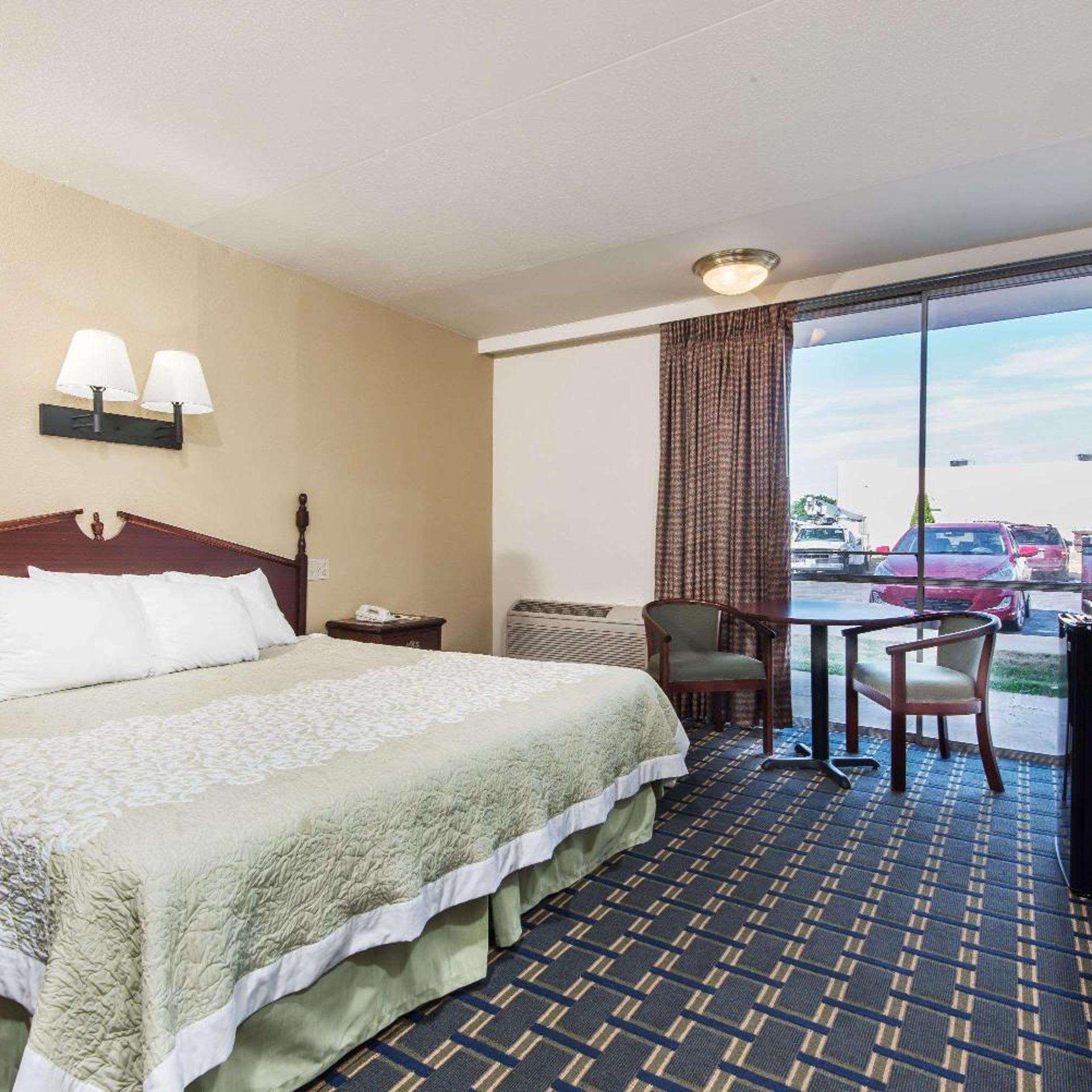 غرفة بسرير كينج، Vernon Motel 2/3