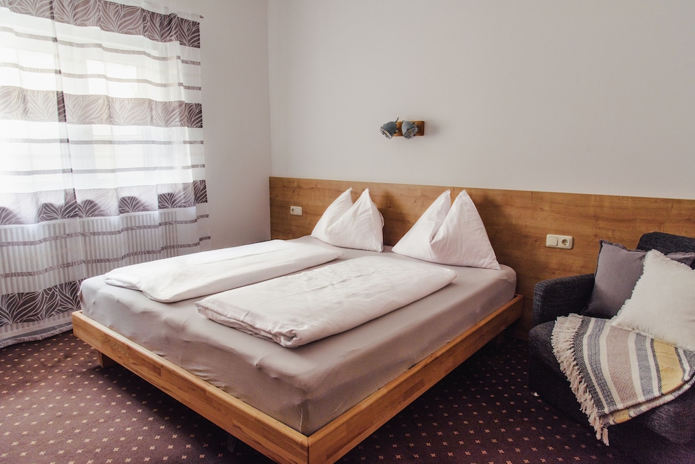 Hotel Drei Kreuz 10/34