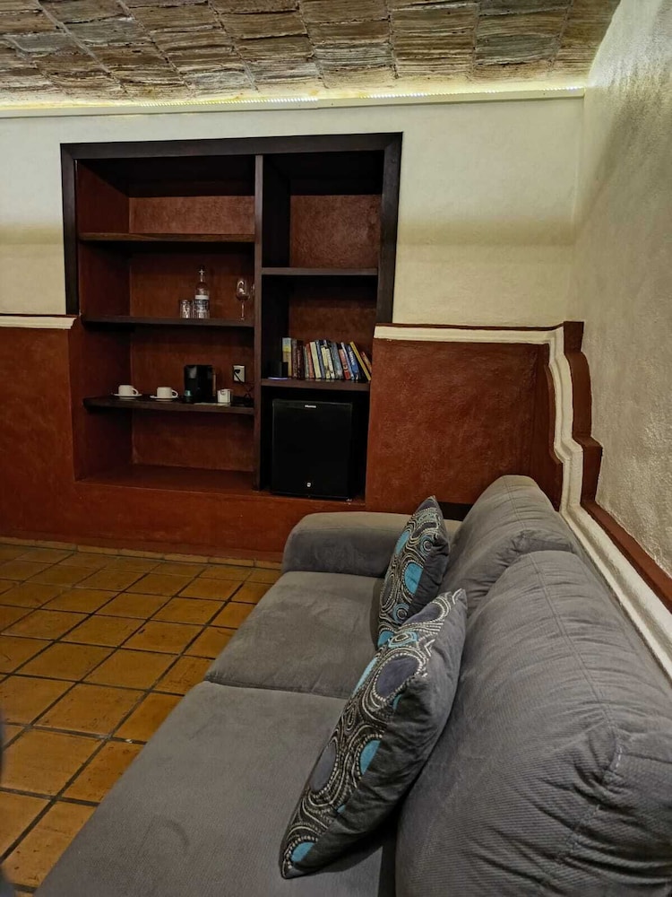 COMFORT, STUDIO, KING BED