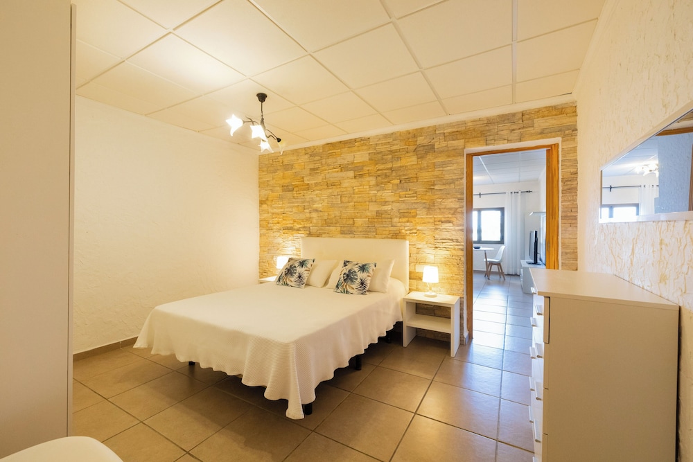 Apartment, 1 Single and 2 Double Beds، Lago Dorado Hotel 2/4