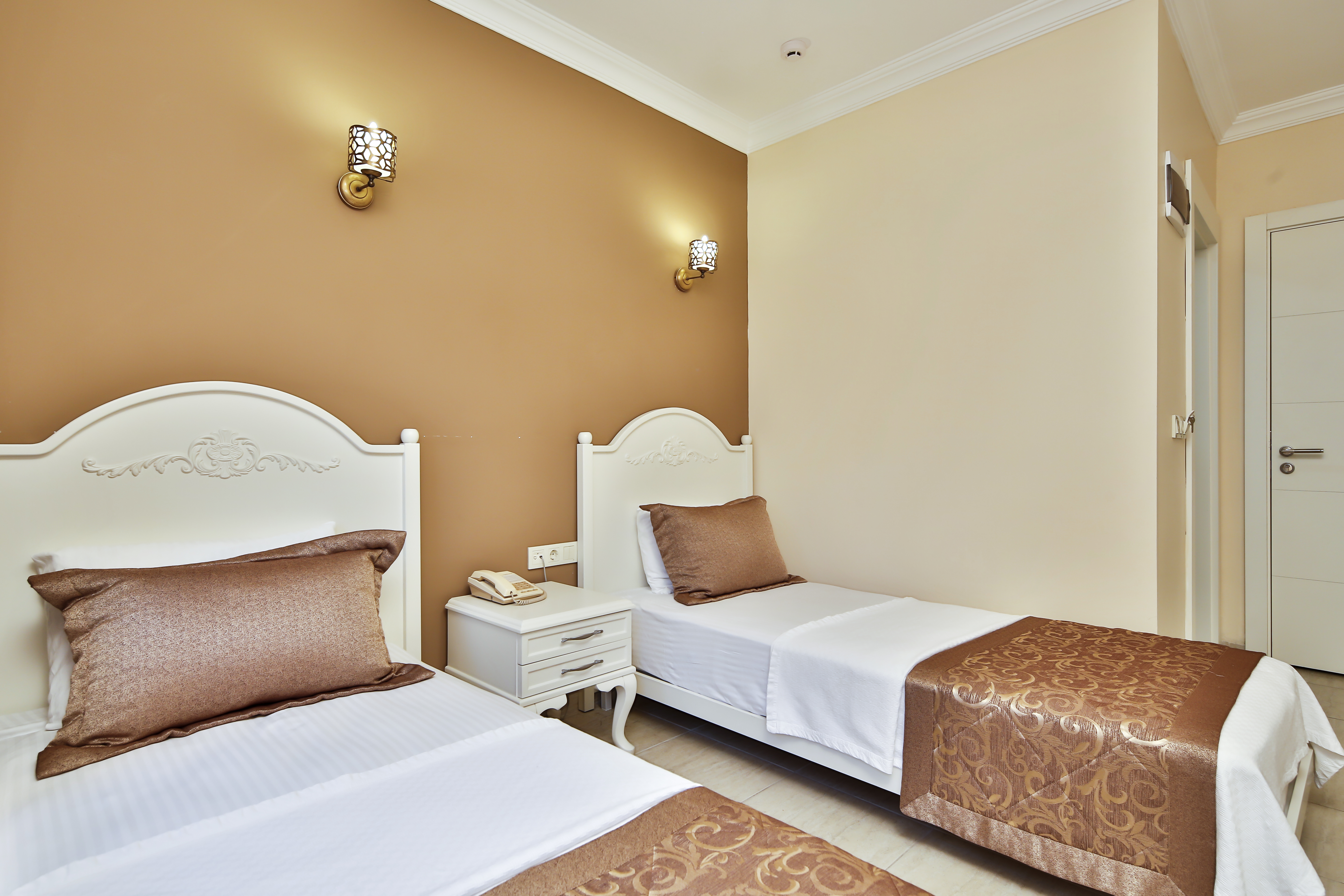 Room, Twin Beds, Lateral Side Sea View