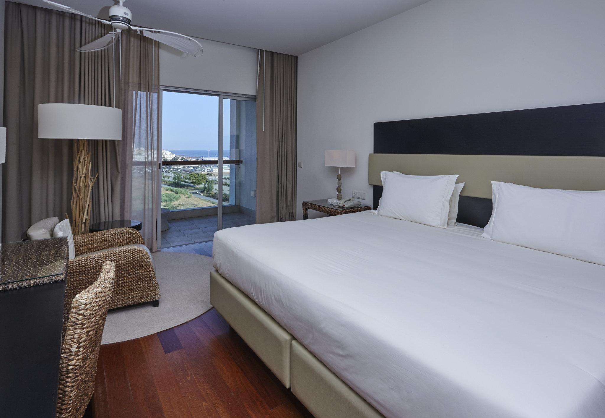 Quarteira, Standard, Twin Beds, Side Sea View, High Floor