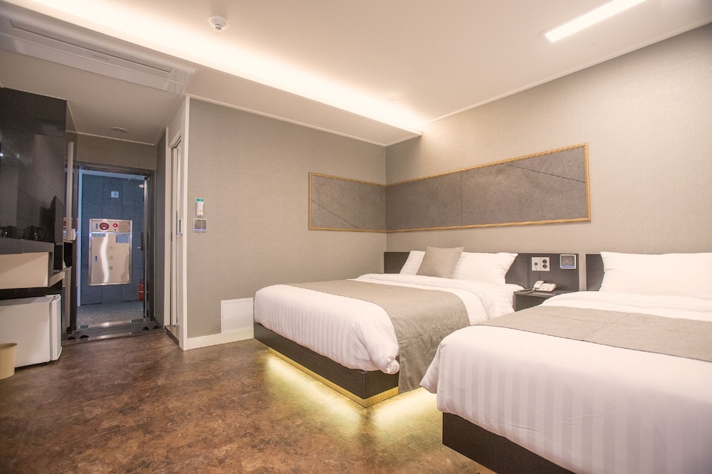 Hotel Major 2 20/51