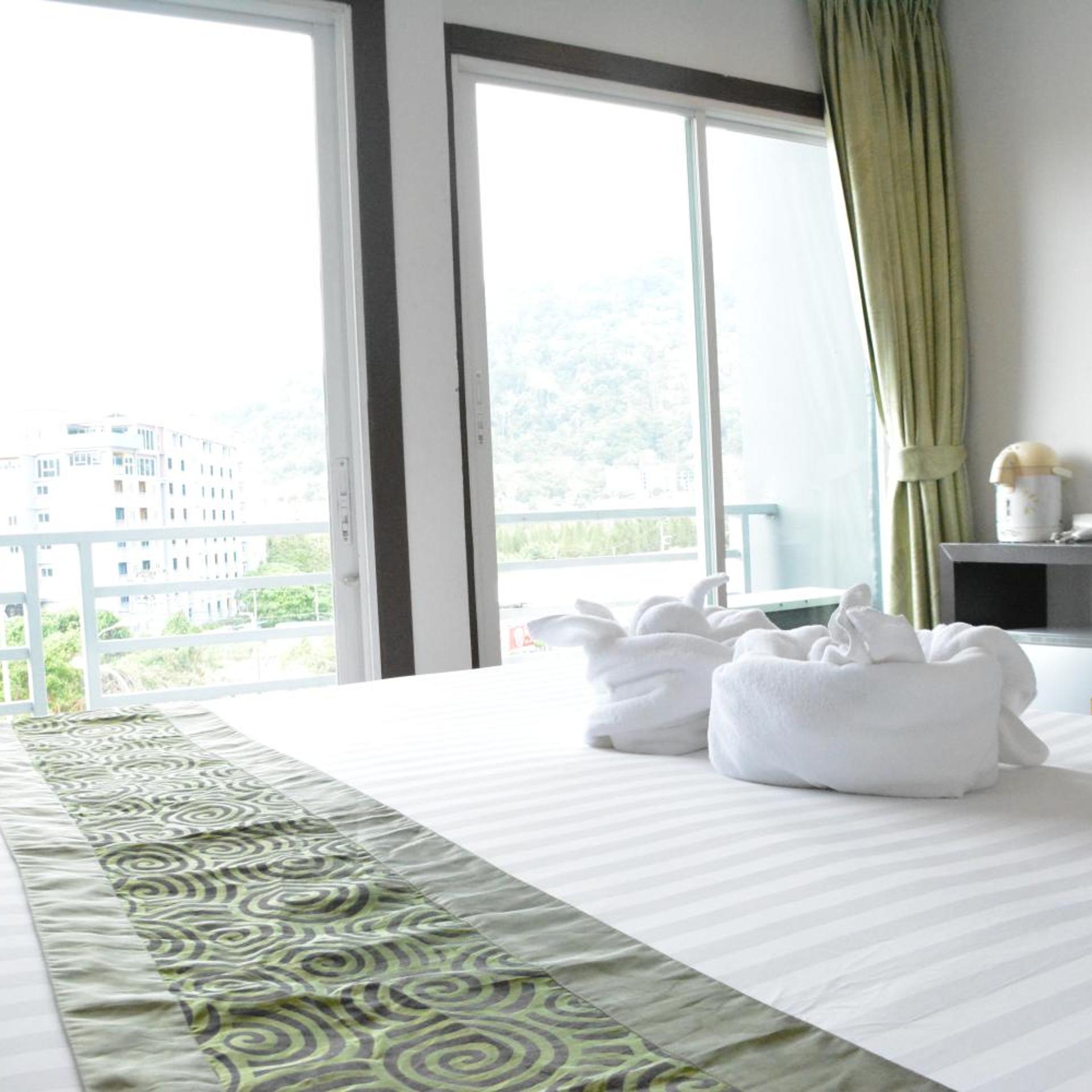 غرفة ديلوكس بسرير مزدوج بحوض استحمام، Zephyr Grand Hotel 4/8