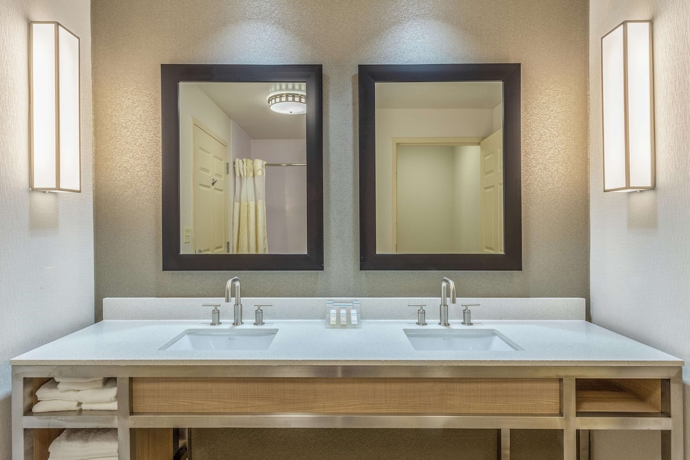 Hilton Garden Inn St. Charles 15/48