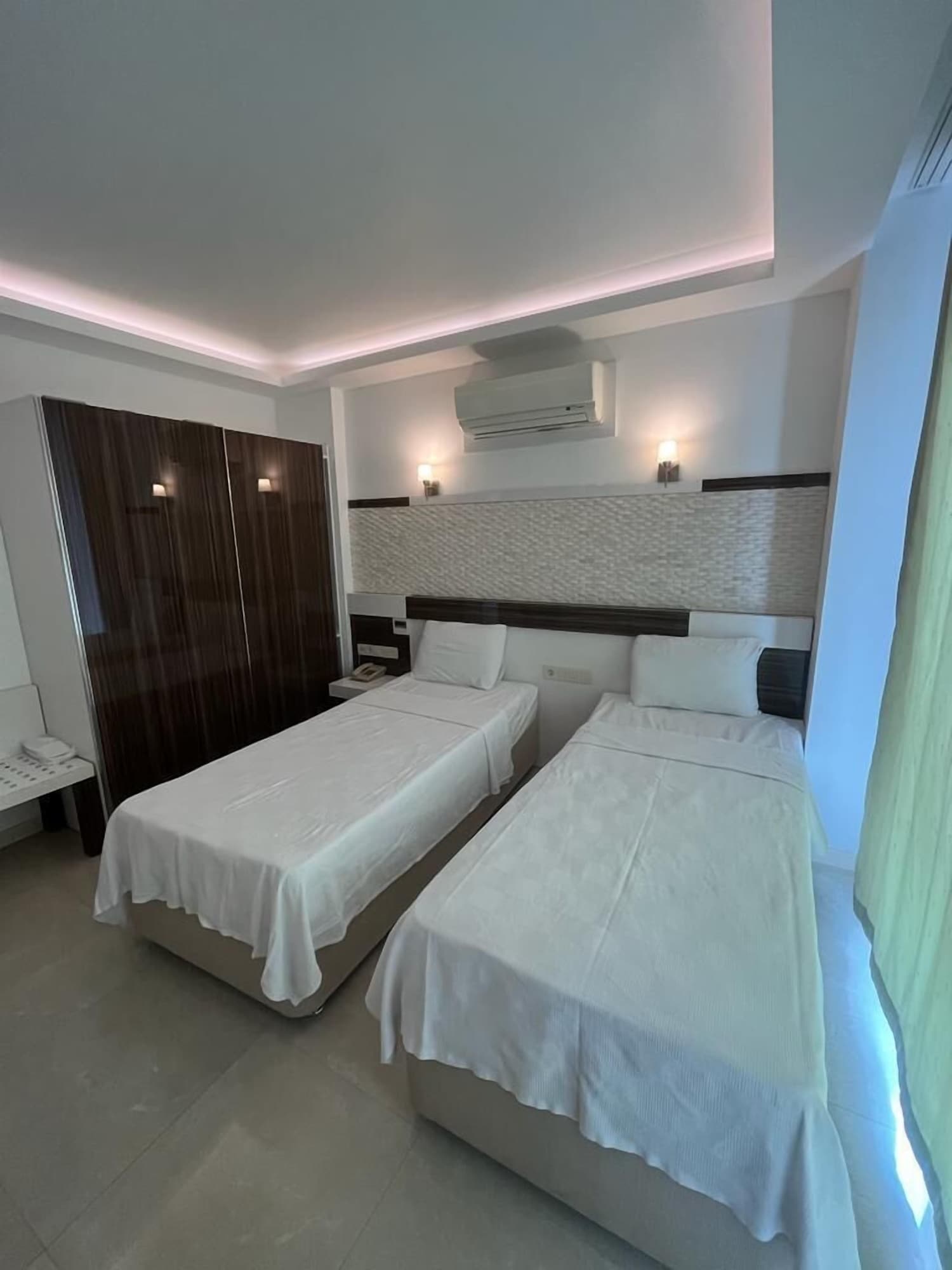 ECONOMY, TWIN BEDS