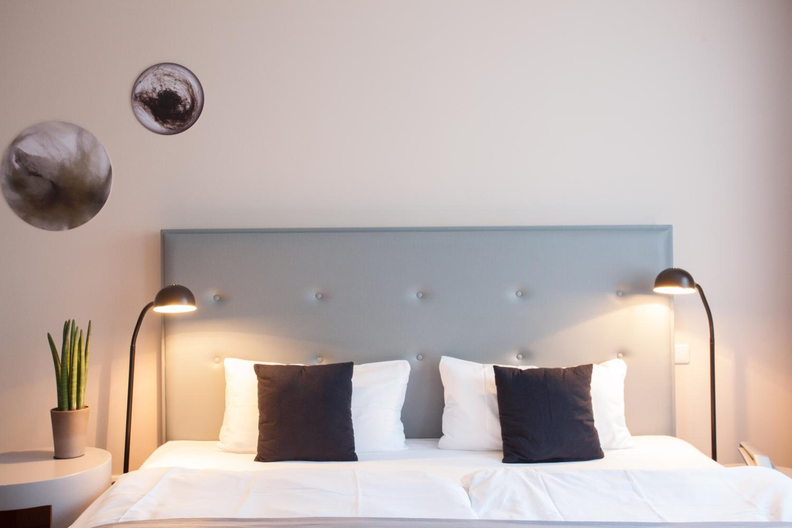 The Grey Hotel 30/50