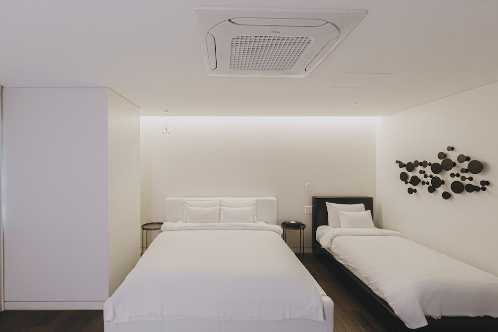 DELUXE, TWIN BEDS