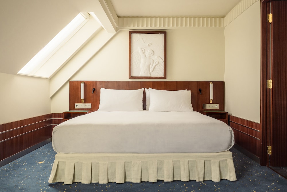 SIGNATURE, QUEEN BED