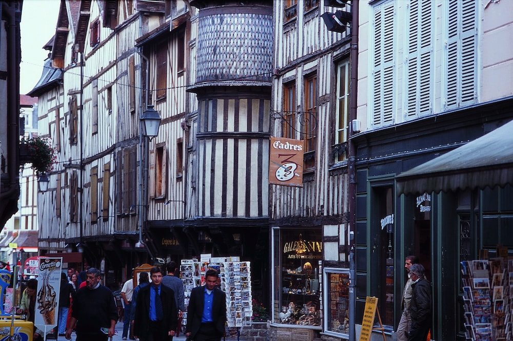 B&B Hotel Troyes Centre 42/62
