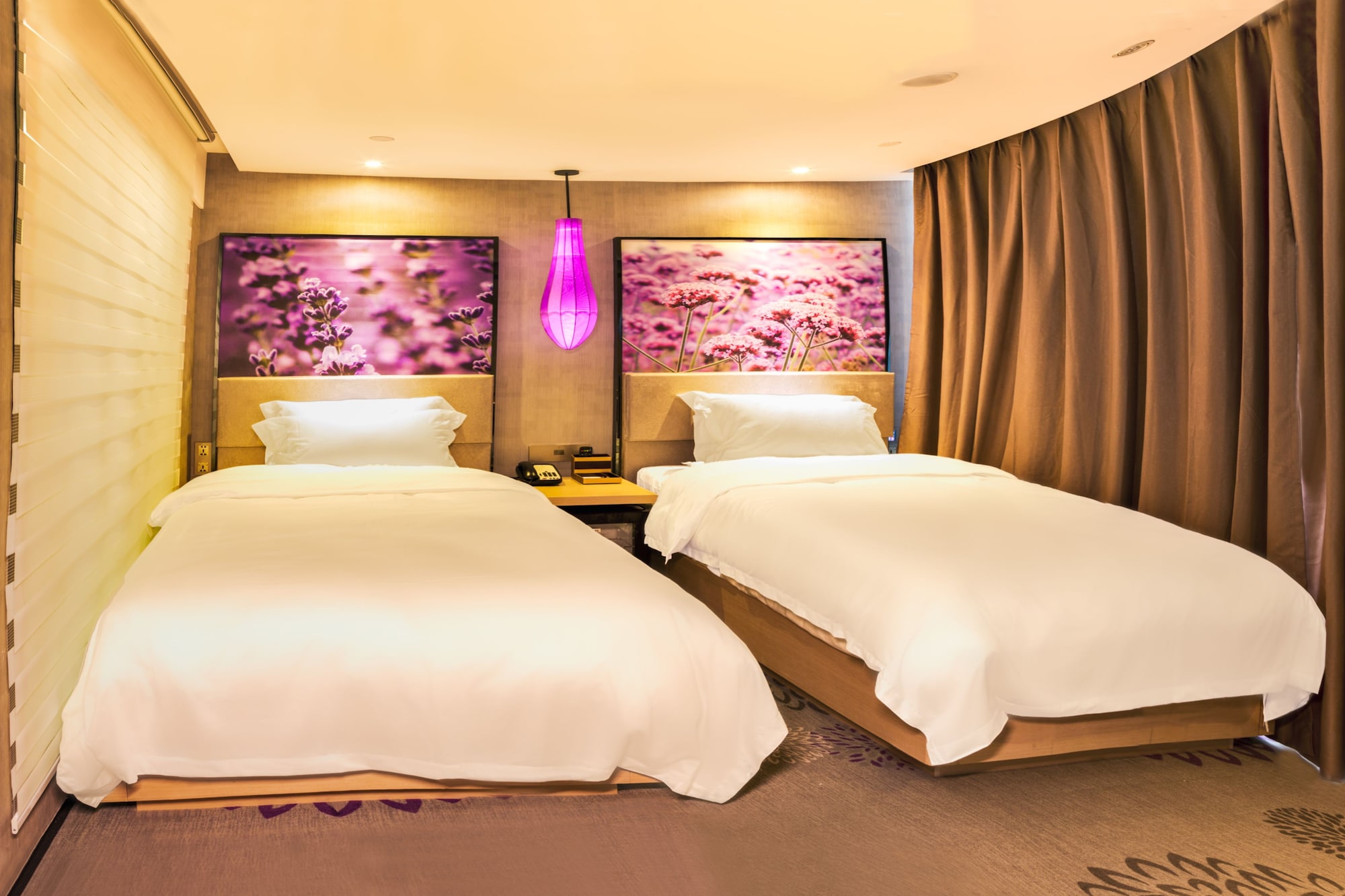 DELUXE, TWIN BEDS
