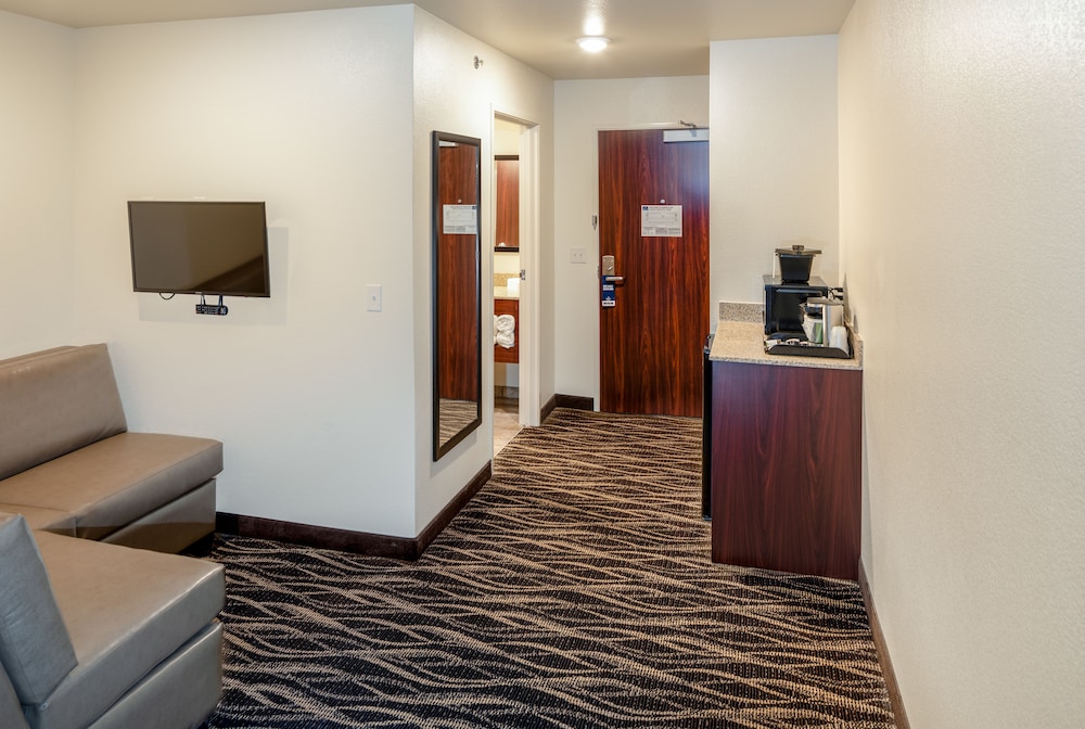 Cobblestone Inn & Suites - Fairfield Bay 37/42