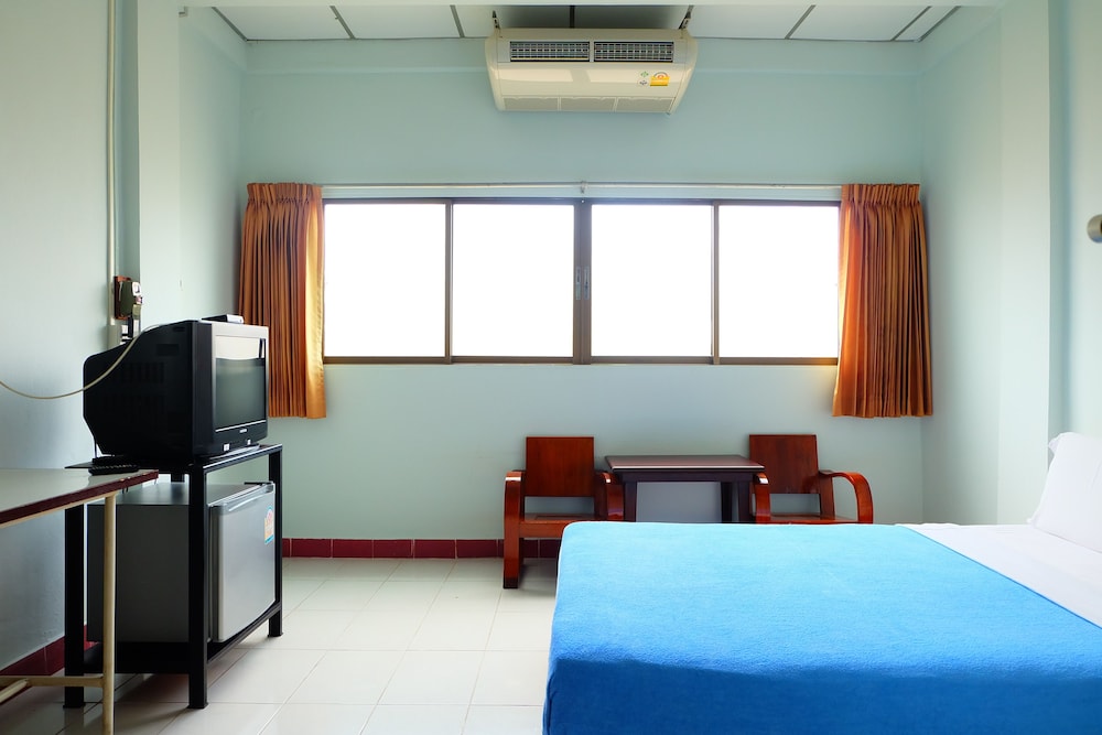 Thairungruang Backpackers Suratthani 6/16