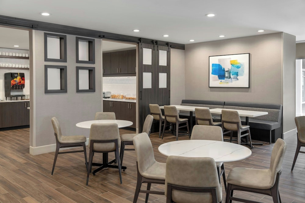 Residence Inn By Marriott Detroit Dearborn 18/33