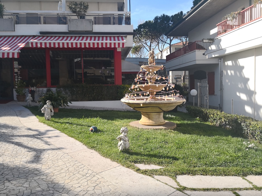 Hotel De Amicis 52/53