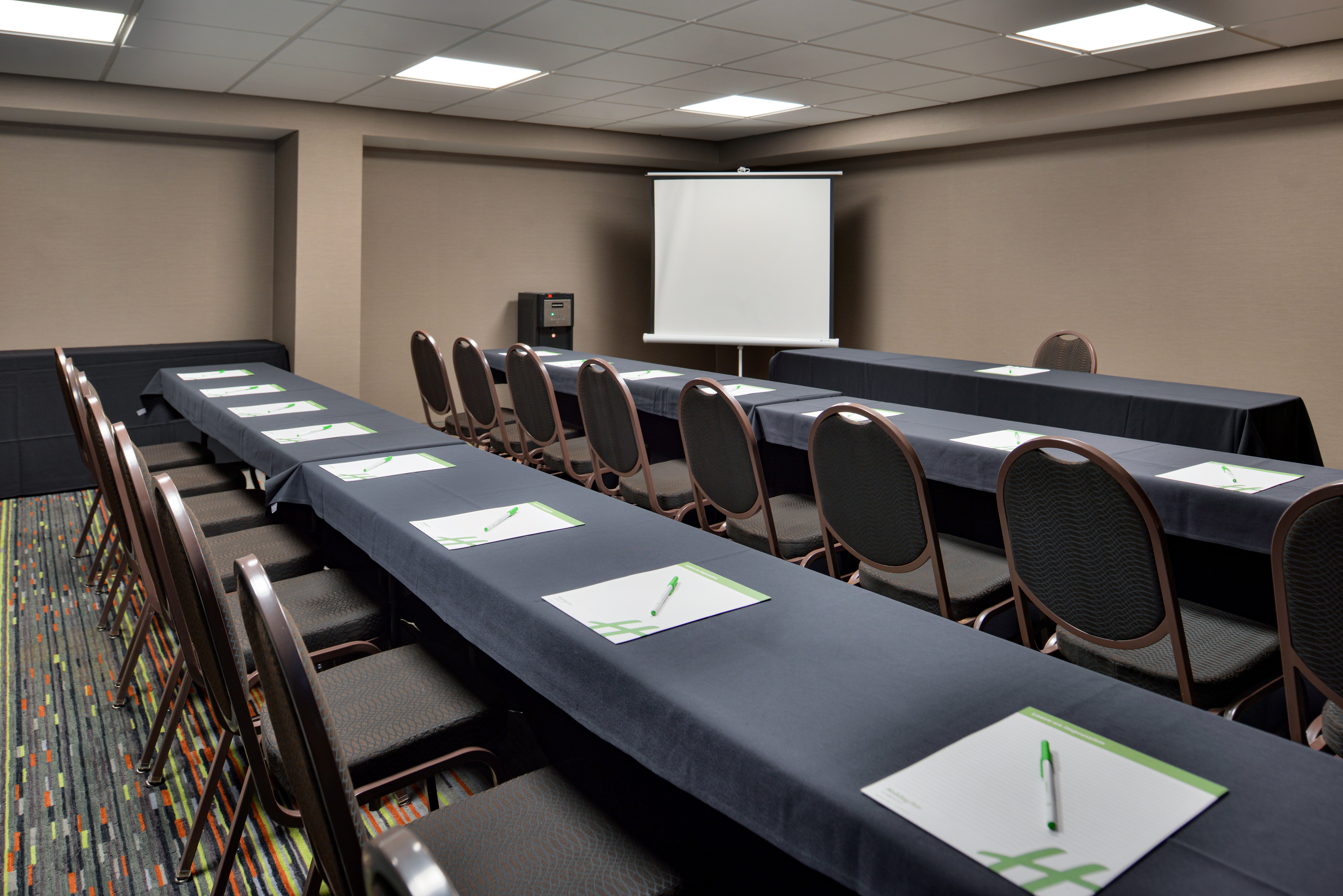 Holiday Inn Hotel and Suites Rochester Marketplace 50/64