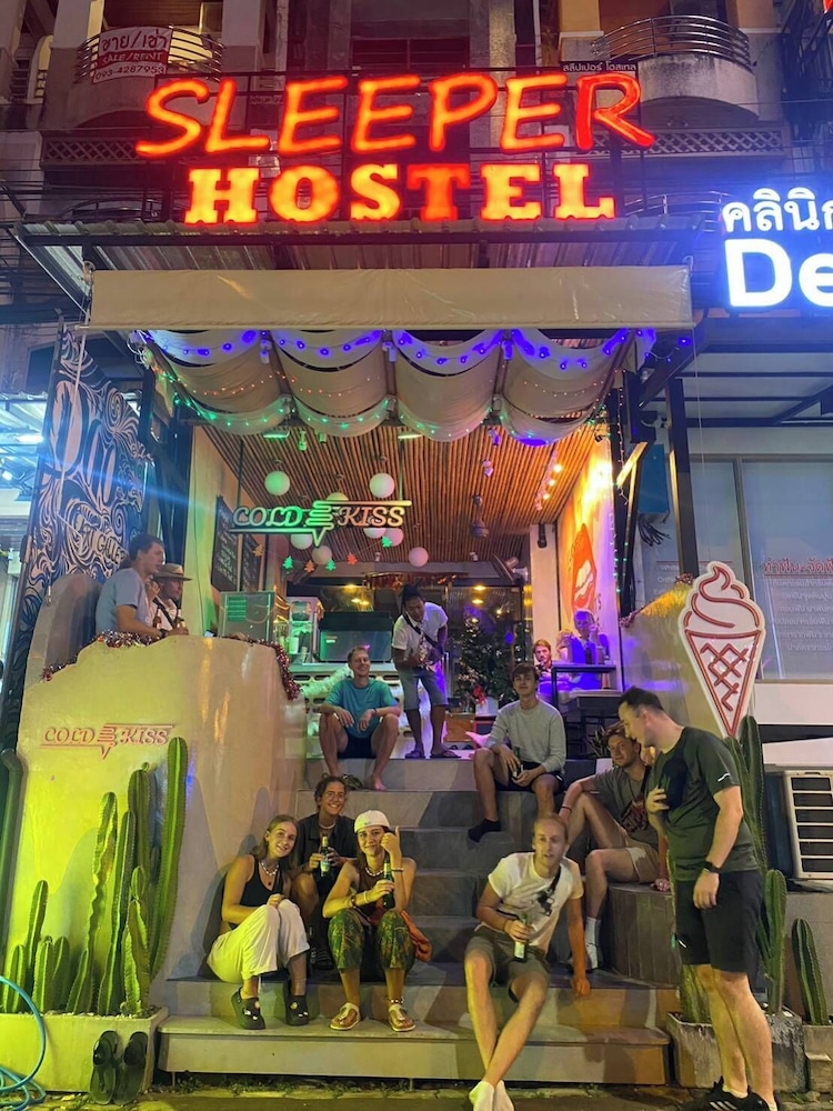 Sleeper Hostel 3/50