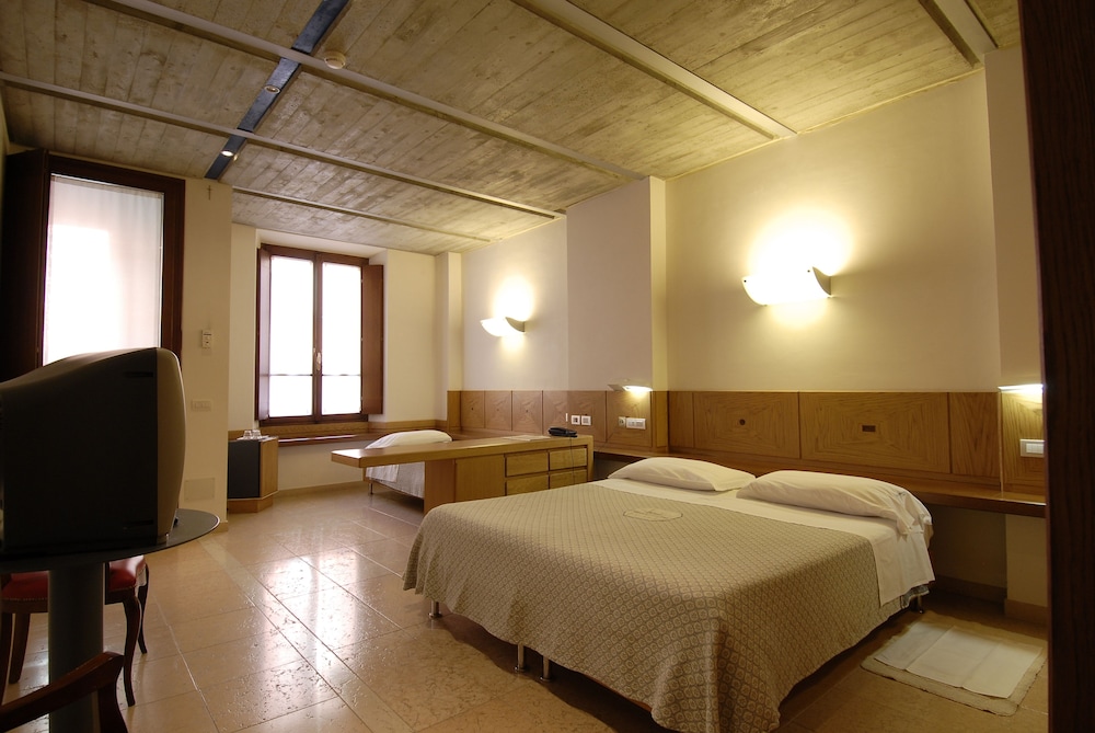 ALBERGO BIANCHI STAZIONE 17/50