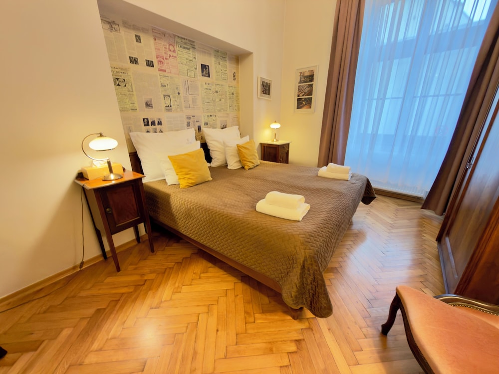 CLASSIC, STUDIO, SUITE, MULTIPLE BEDS, CITY VIEW, KITCHENETTE