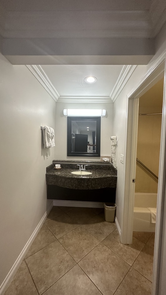 Garden Inn Suites 9/55