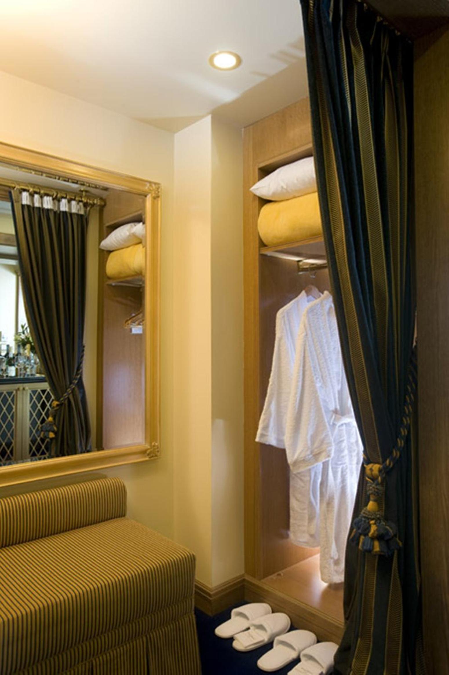 Athenian, Panorama, King Bed