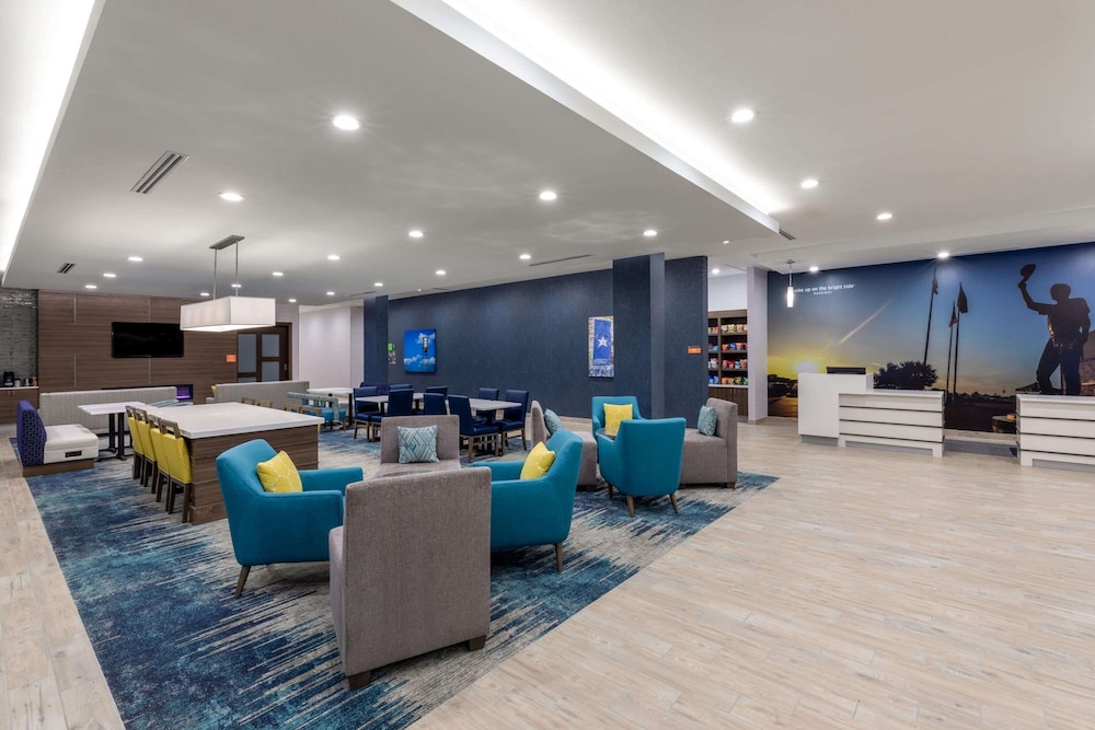 La Quinta Inn and Suites by Wyndham Round Rock East 34/43