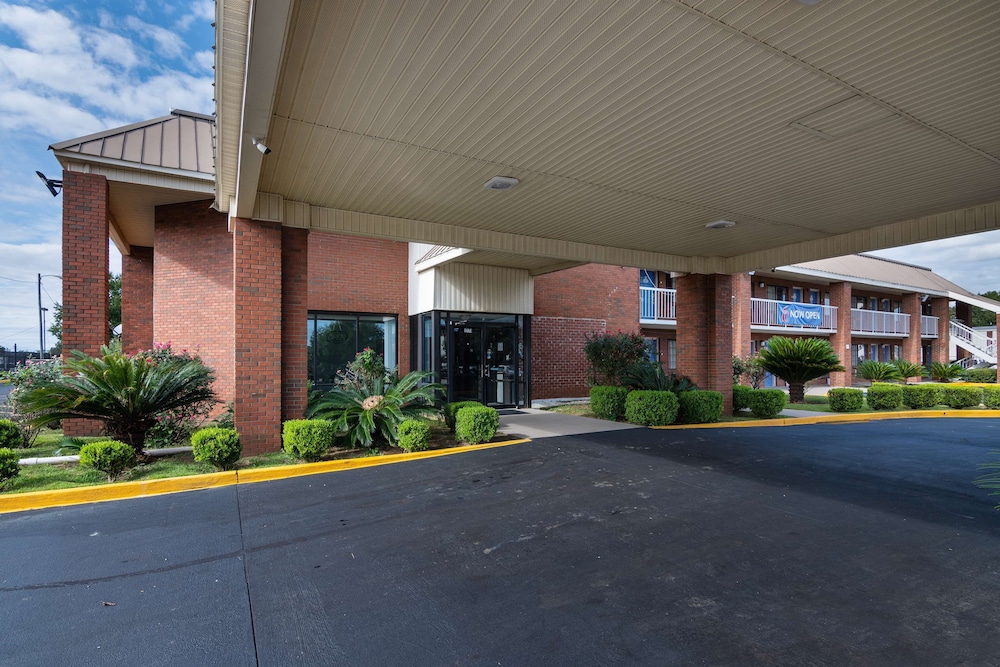 Motel6 Montgomery, AL - Coliseum 21/25