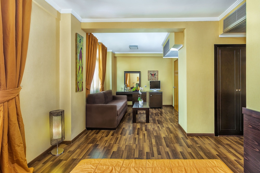Egnatia Hotel 33/33