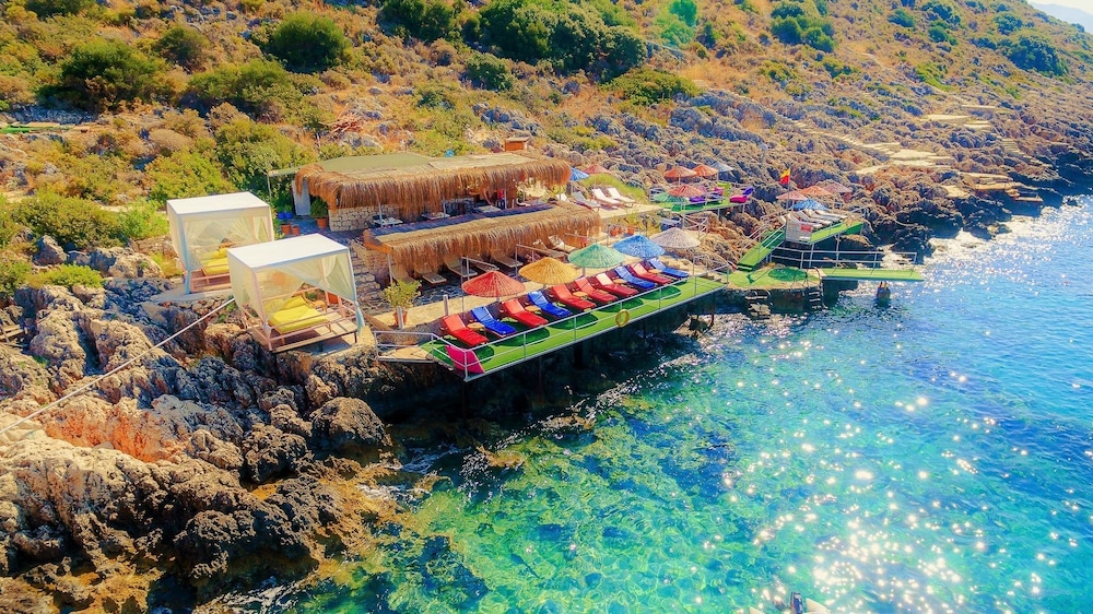 Amphora Hotel 46/56