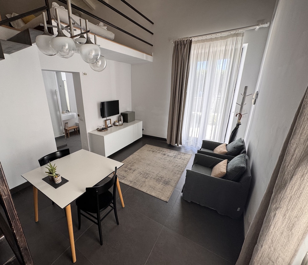 Tale Restaurant & Suite 59/75
