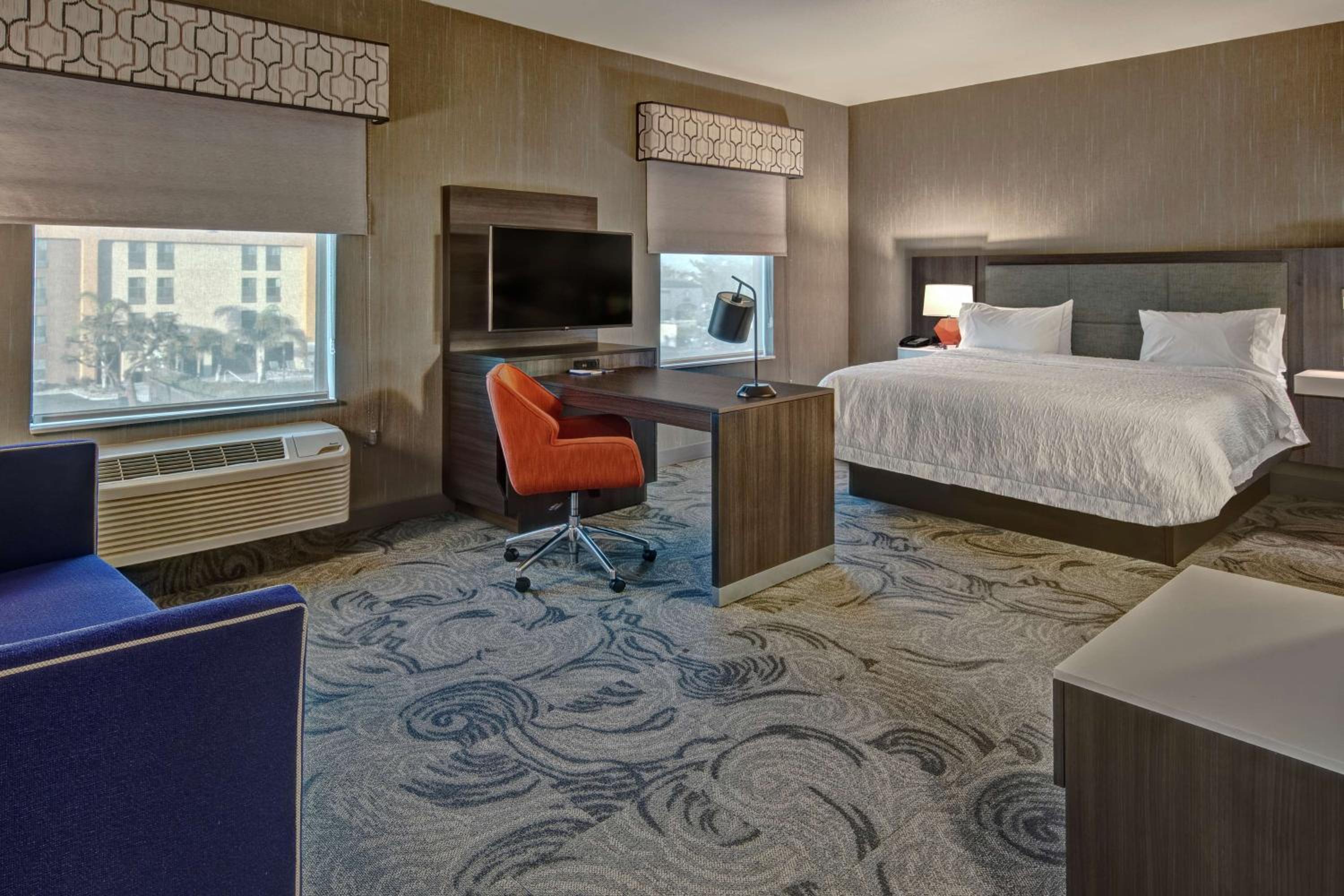 STUDIO, SUITE, KING BED