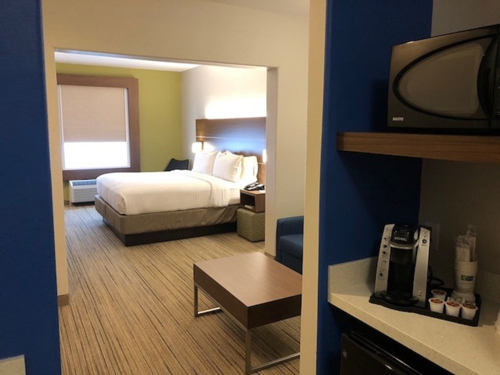 Holiday Inn Express and Suites Rio Grande City 58/59