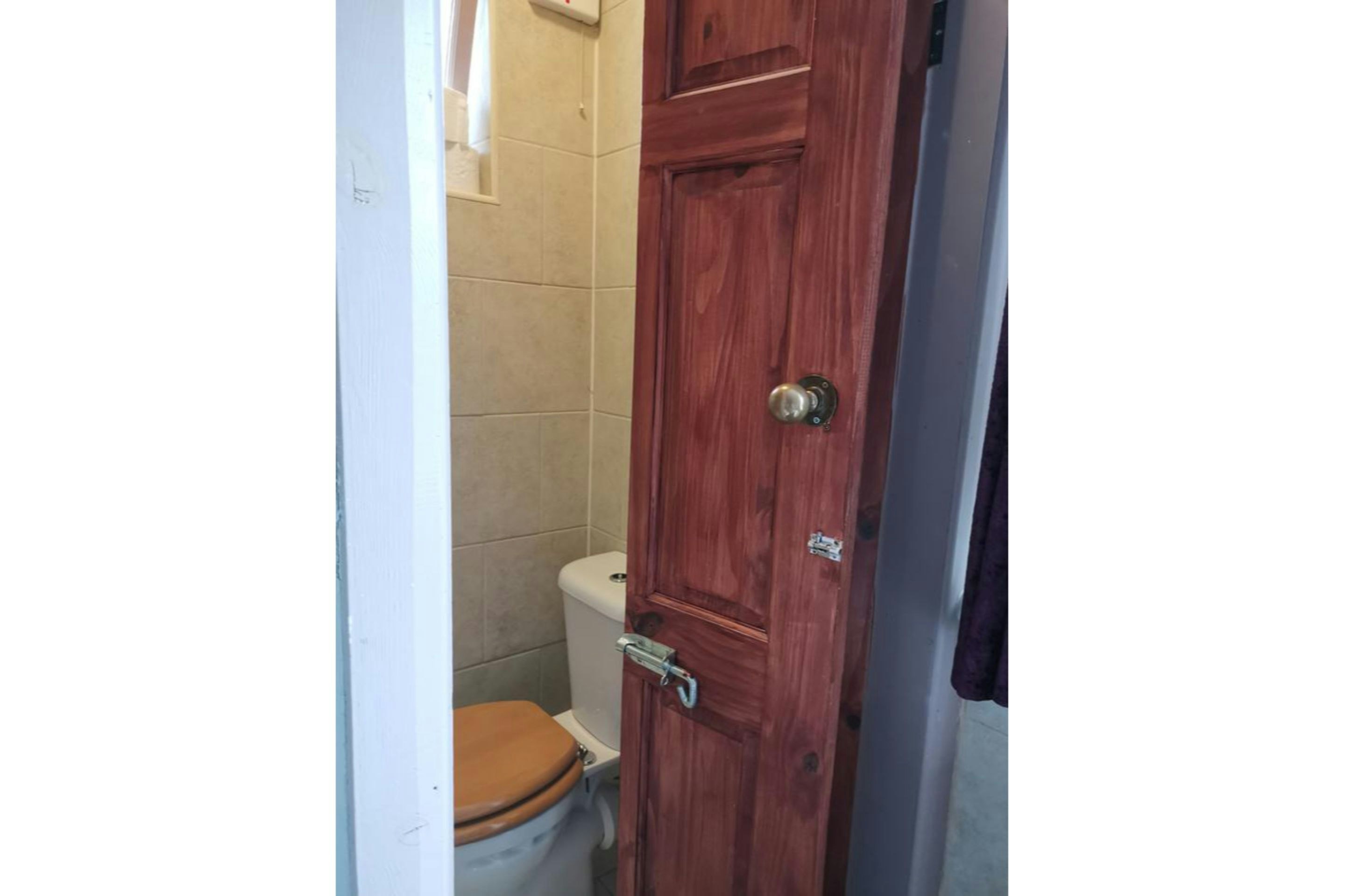 OYO Swan Inn, Heathrow Airport 30/31