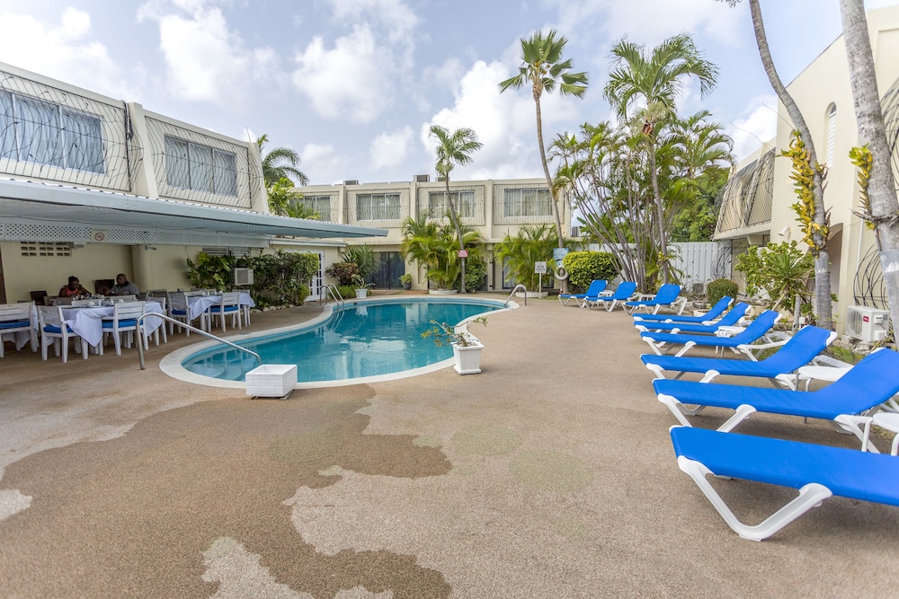 Pirate’s Inn Apartment Hotel 56/59
