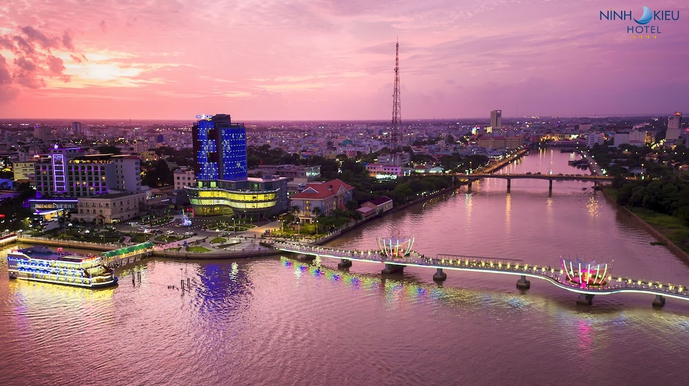 Ninh Kieu Riverside Hotel 32/70
