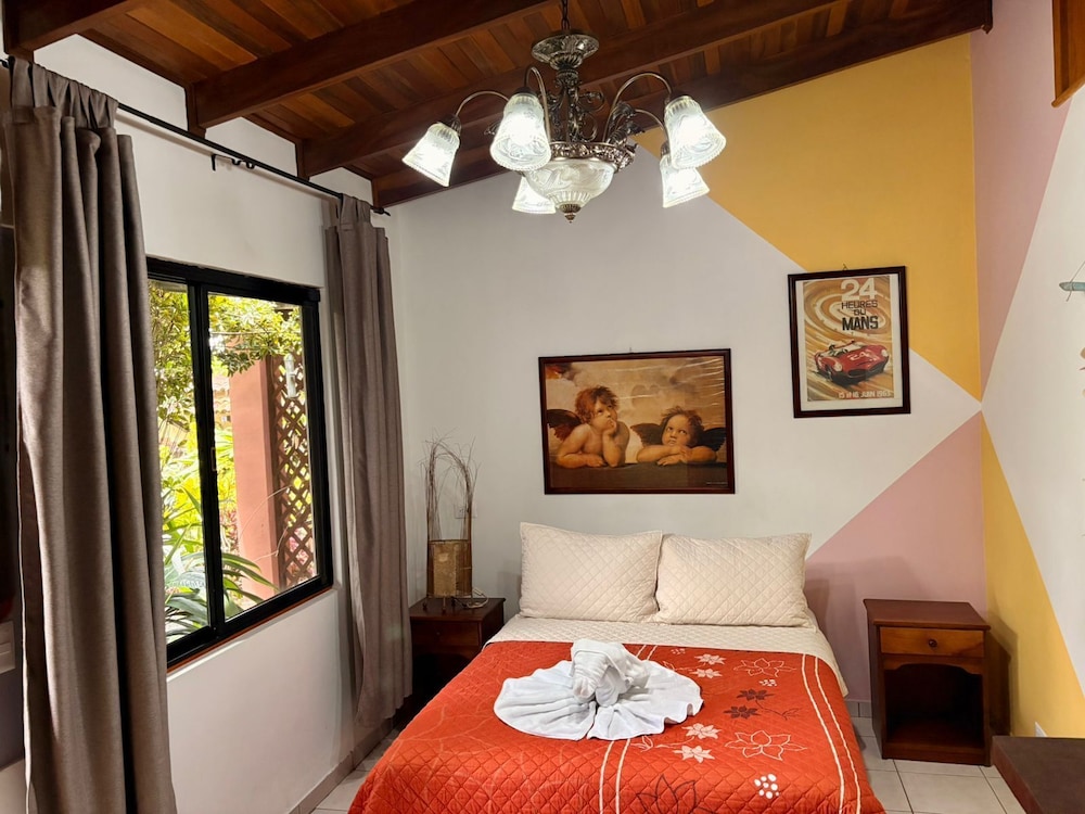 ROOM, DOUBLE BED