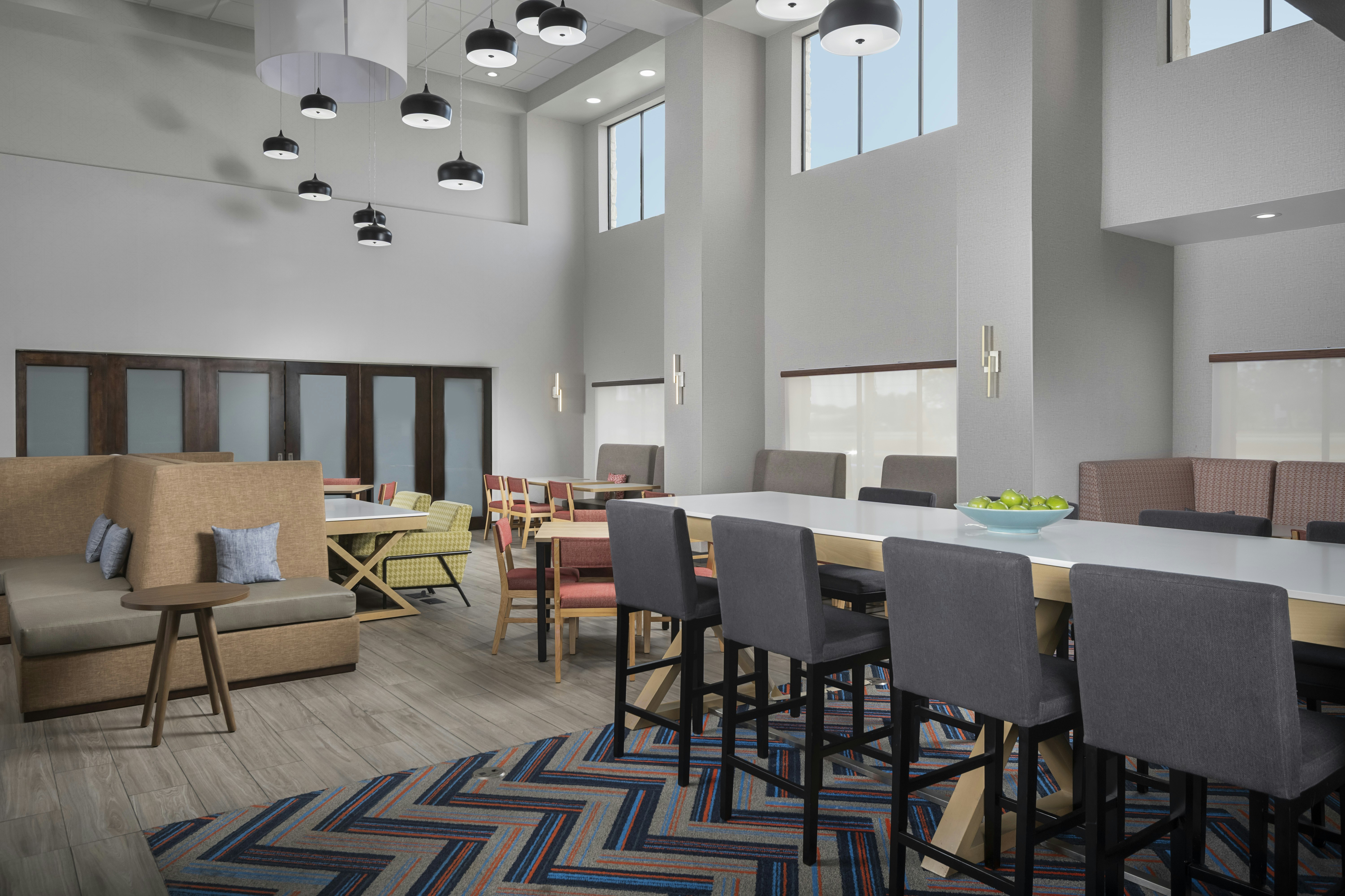 Hampton Inn and Suites Mansfield 8/13