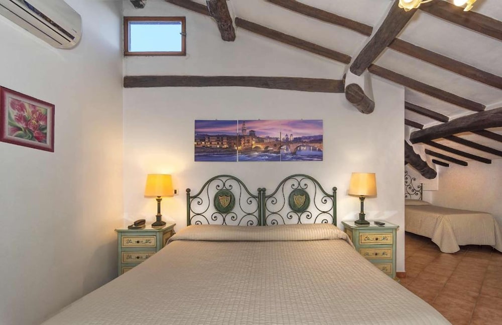 Villa Cheli Hotel 25/75