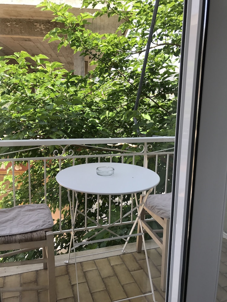 Paradisos Hotel 24/50