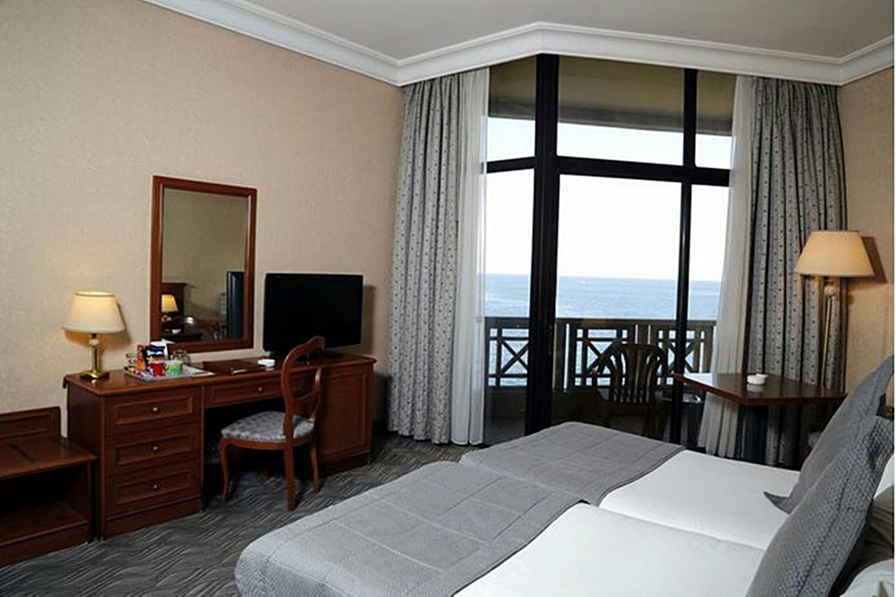 Bayview Hotel, Beirut 9/27