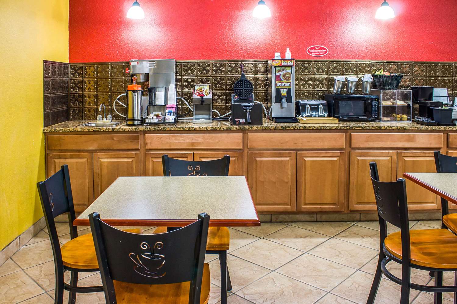 Econo Lodge Inn & Suites Walnut 24/30
